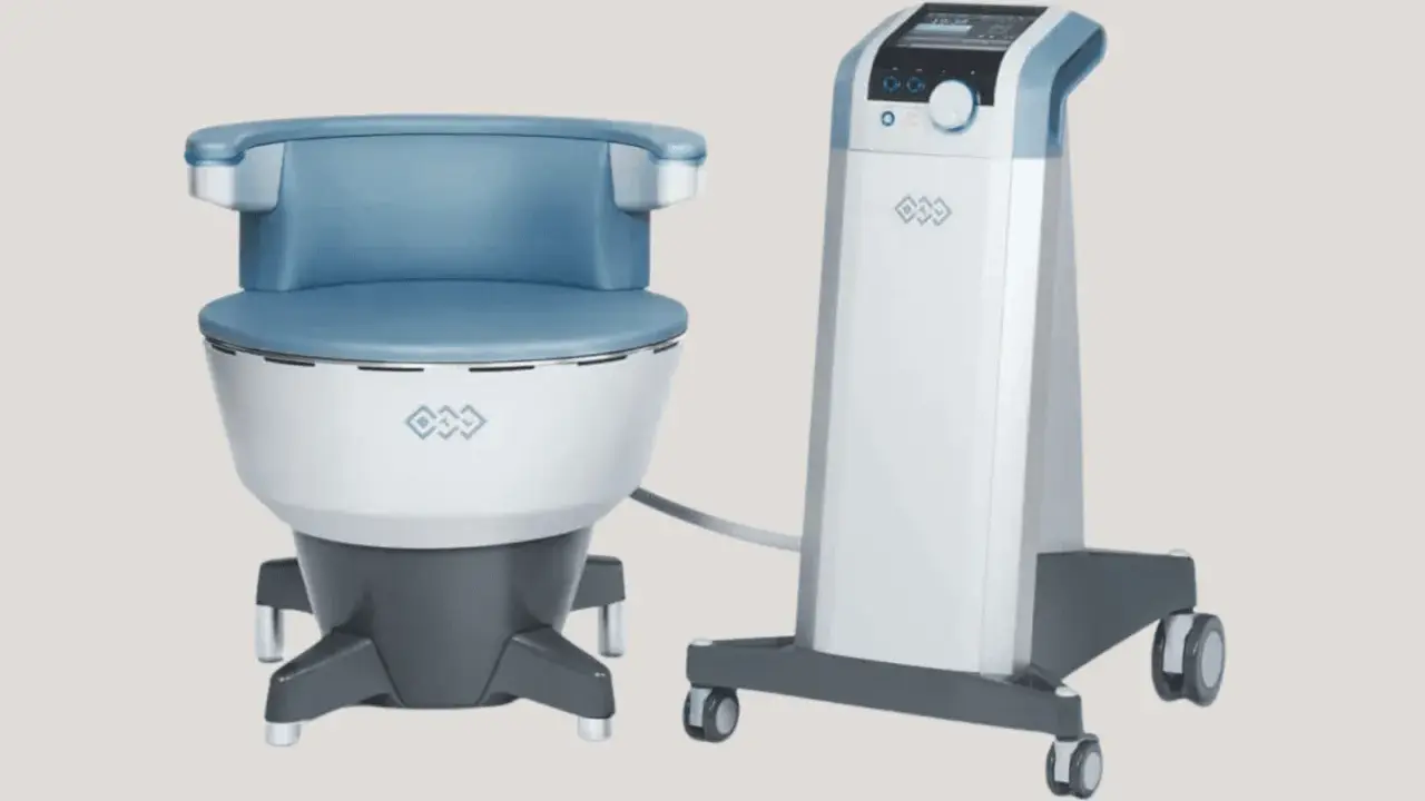 En stol och en kontrollenhet för emsella behandling. Denna innovativa metod stärker bäckenbottenmuskulaturen.